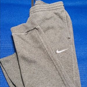 Nike Club Fleece Taper Cuffed Sweatpants Jogger